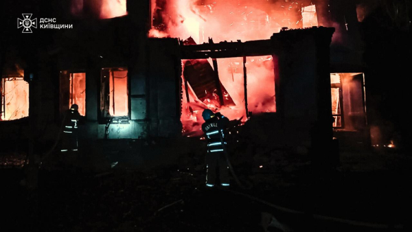 Окупанти спрямували дрони-камікадзе на Бучу. Фото Державної служби з надзвичайних ситуацій Одеса у вогні, Сумська область знеструмлена, Київська область під атаками дронів: Росія знову завдає ударів по мирним містам (фото, відео) | INFBusiness