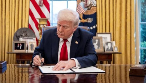 Сполучені Штати запровадять 100% тарифи на товари з Китаю з 1 листопада - Трамп 10/11/2025 05:51 Укрінформ Президент Дональд Трамп заявив, що Сполучені Штати, у відповідь на останнє різке обмеження Пекіном експорту рідкоземельних матеріалів та технологій для їх виробництва, з 1 листопада збільшать тарифи на товари з Китаю на 100%. США запровадять 100% мита на китайські товари з 1 листопада – Трамп | INFBusiness