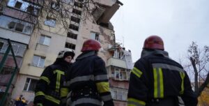 Розтрощений вхід, постраждалі й розшук особи під уламками: останні дані про вибух у Хмельницькому (знімки) | INFBusiness