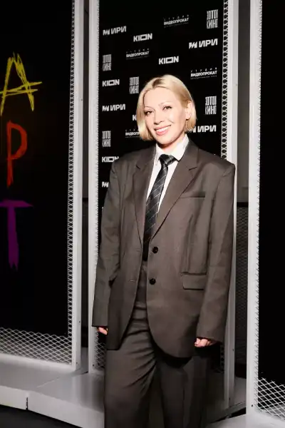 / Світська хроніка Рената Піотровскі, Аврора, Федір та Сергій Бондарчуки на світській прем'єрі серіалу "Арт – це я" | INFBusiness