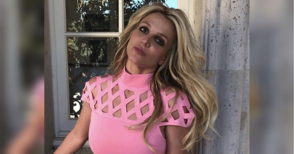 Брітні Спірс: Сторінку з ножем видалено. Соцмережа без скандалу.