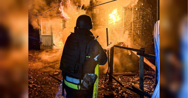 Вогняна навала, розруха та загиблі: понад сто дронів та “Іскандерів” атакували українські оселі (фото, відео).