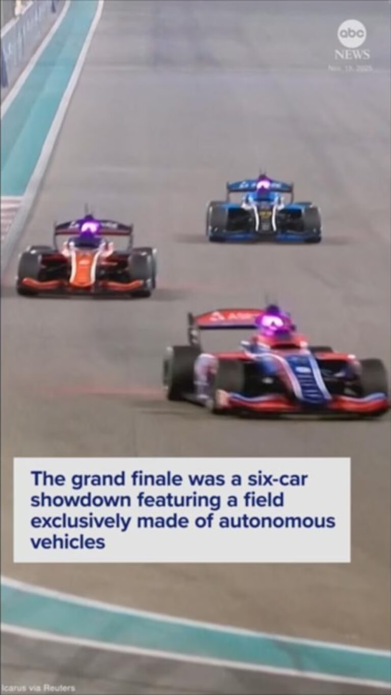 Відео Гоночні автомобілі на базі штучного інтелекту спалюють гуму в Абу-Дабі