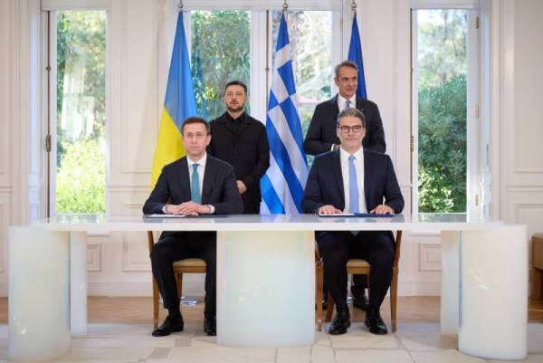 Україна та Греція підписали документ щодо постачання газу - транспортування забезпечать ГТС п'яти держав 16.11.2025 17:36 Укрінформ НАК «Нафтогаз України» і грецька державна організація DEPA Commercial уклали Лист про наміри щодо передачі природного газу в Україну в період холодів в рамках зустрічі Президента Володимира Зеленського з Прем’єр-міністром Греції Кіріакосом Міцотакісом. Угода між Україною та Грецією про газові поставки: транспортування через газопроводи п'яти держав гарантовано. | INFBusiness