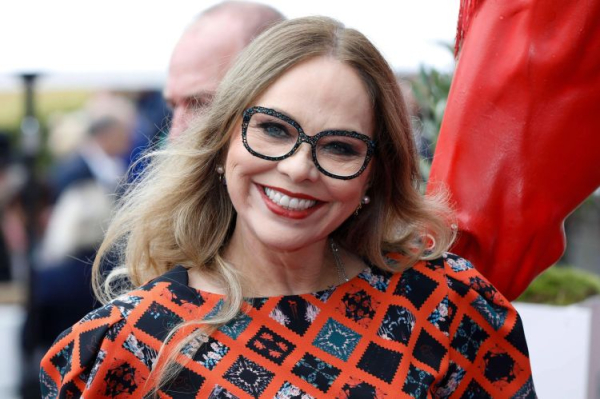 70-річна італійська акторка Орнелла Муті, знайома багатьом українцям завдяки кінострічці «Приборкання норовливого» (персонажа з якого полюбляє пародіювати український репер, що ухиляється від мобілізації), порадувала фанатів своїм виходом у світ. Орнелла Муті, 70 років, після тривалої перерви знову на людях (знімки) | INFBusiness