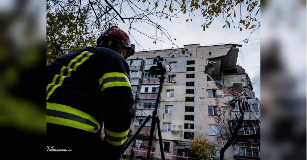 У Хмельницькому: вибух у будівлі, знайдено жертв під руїнами (фото, відео)