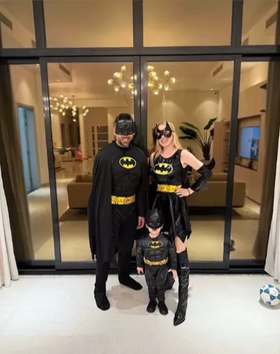 Зірковий Хелловін: напівоголена Ірина Шейк, жінка-кішка Періс Хілтон та Маколей Калкін у костюмі унітазу | INFBusiness