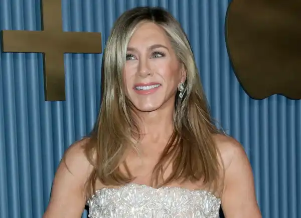 Дженніфер Еністон залучила бойфренда до свого бізнесу