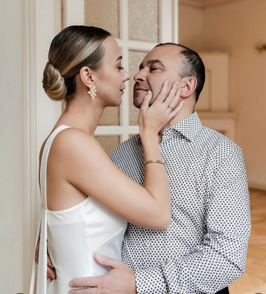 "Мабуть, не випадково": жінка популярного актора про появу малюка | INFBusiness