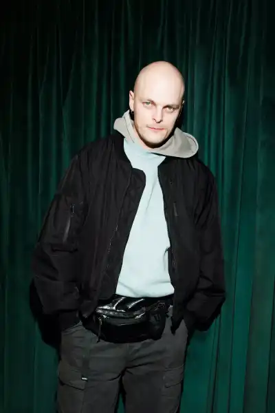 / Світська хроніка Данило Страхов, Сергій Гілев, Максим Матвєєв та Єлизавета Боярська: світська прем'єра серіалу “Тонель” | INFBusiness