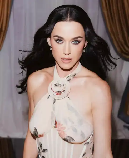 / Зіркові пари Кеті Перрі підтвердила роман із Джастіном Трюдо під час свого концерту | INFBusiness