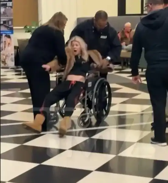 Зірку "Американського пирога" Тару Рід госпіталізували: вона стверджує, що її отруїли | INFBusiness