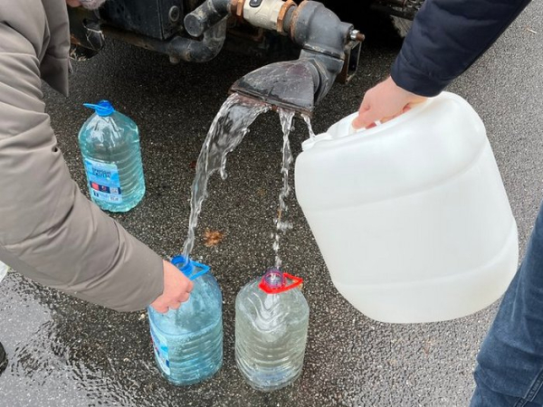 Навіть технічна вода була проблемою Пішки коліями до станції: ракетні удари та відключення електроенергії знерухомили Полтавщину. | INFBusiness