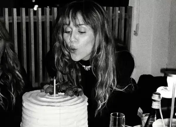 Майлі Сайрус по-сімейному відзначила 33-річчя