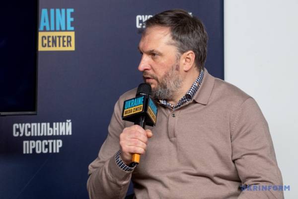 Зміни цін на пальне: зростання є, але катастрофи не станеться 13.11.2025 12:20 Укрінформ Українців закликають зберігати спокій: паливної скрути ані восени, ані взимку не передбачається Ціни на бензин: підйом є, катастрофи не буде. | INFBusiness