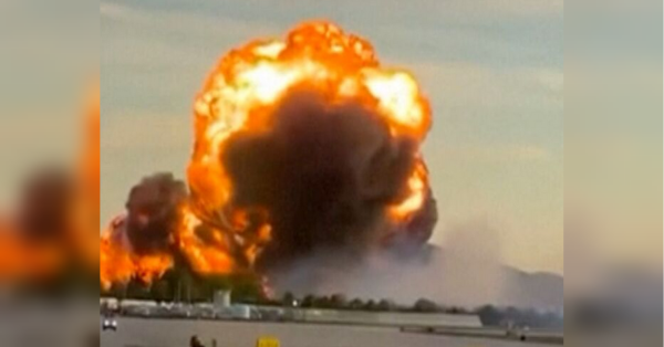 Страшна аварія в США: вантажне судно впало незабаром після підйому (відео)