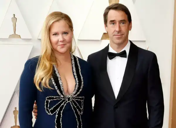 Розлучення на тлі сильного схуднення: що насправді відбувається у відносинах Емі Шумер із чоловіком