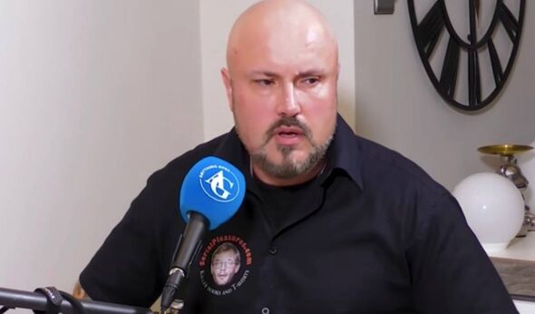 ПОПЕРЕДЖЕННЯ: НЕПРИЄМНИЙ КОНТЕНТ: Ніко Кло розповів, як це було — вперше їсти сиру людську плоть після того, як він почав працювати в морзі. Поділитися статтею Поділитися статтею Facebook X LinkedIn Reddit Bluesky Email Копіювати посилання Посилання скопійовано Додати в закладки Коментарі Канібал каже, що «їсти людську плоть було не схоже ні на що, чого я коли-небудь відчував» | INFBusiness