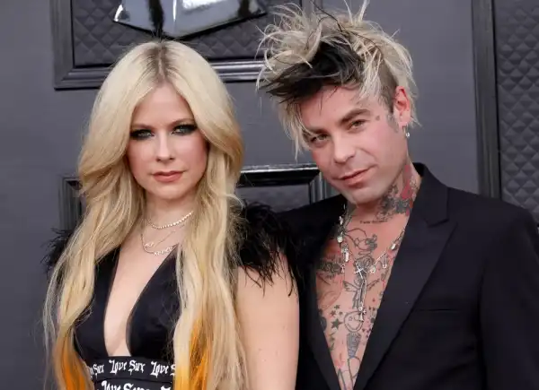 Колишній наречений Авріл Лавін про розлучення зі співачкою: “Раніше б я сказав: “Та пішла вона!”