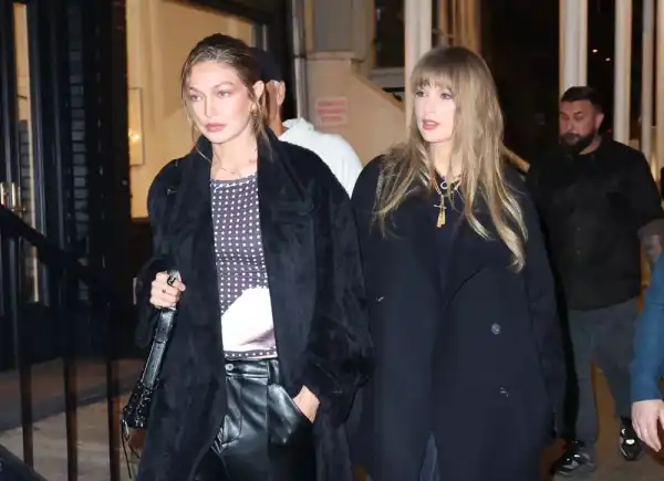 Тейлор Свіфт і Джіджі Хадід вирушили на вечірку в нарядах у дусі “Пліткарки”
