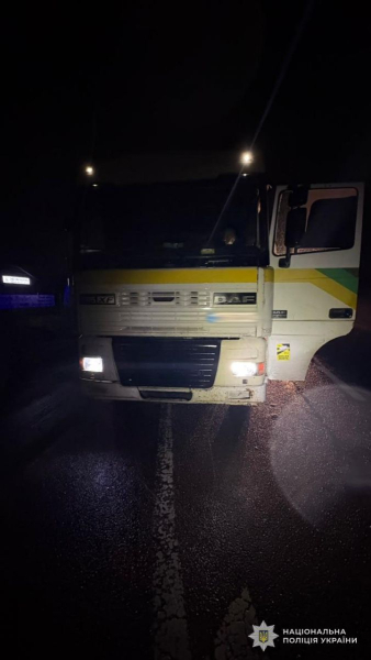 У Львівській області, де нещодавно в жахливій автокатастрофі померли четверо військовослужбовців, трагічно загинула жінка, на яку наїхали чотири транспортні засоби. Правоохоронці з’ясовують ідентичність померлої. Жахлива аварія біля Львова: жінку збили чотири автівки поспіль (фото) | INFBusiness