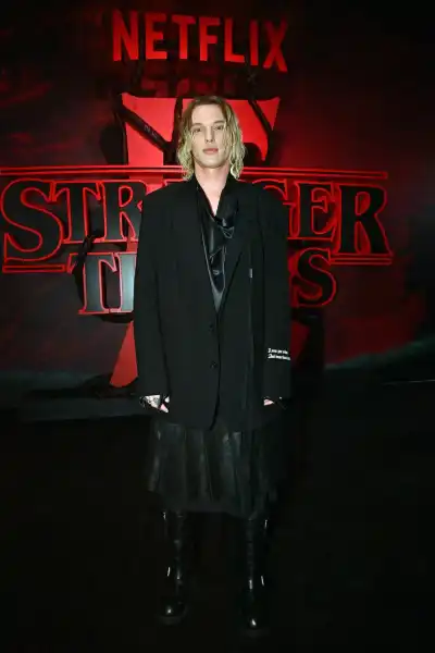 / Світська хроніка Вайнона Райдер, Міллі Боббі Браун та інші: прем'єра п'ятого сезону "Дуже дивних справ" | INFBusiness