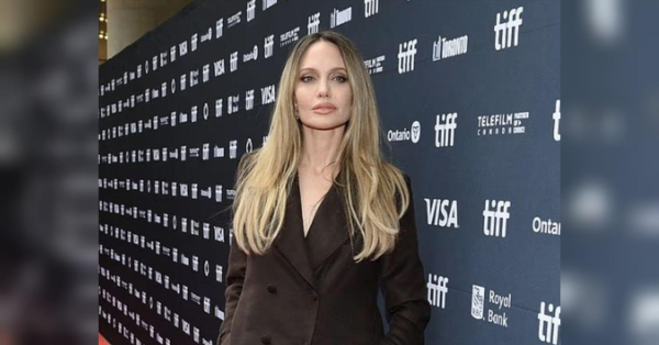 Анджеліна Джолі в захисному спорядженні: зірка завітала до Херсона та потрапила до військкомату (кадри, ролик)