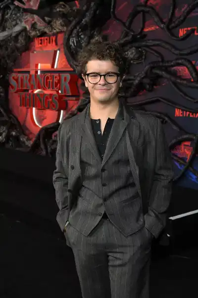 / Світська хроніка Вайнона Райдер, Міллі Боббі Браун та інші: прем'єра п'ятого сезону "Дуже дивних справ" | INFBusiness