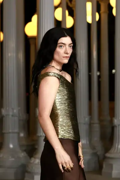 / Світська хроніка Сальма Хайєк, Періс Хілтон, Демі Мур в прозорому на LACMA Art+Film Gala 2025 | INFBusiness