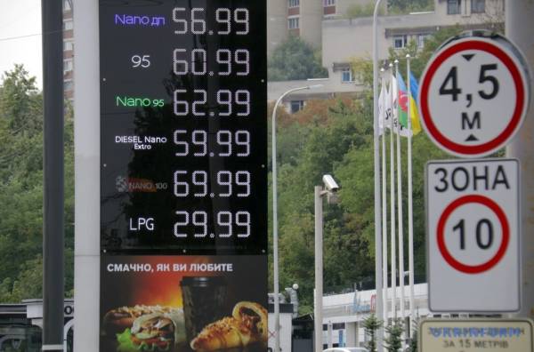 Зміни цін на пальне: зростання є, але катастрофи не станеться 13.11.2025 12:20 Укрінформ Українців закликають зберігати спокій: паливної скрути ані восени, ані взимку не передбачається Ціни на бензин: підйом є, катастрофи не буде. | INFBusiness