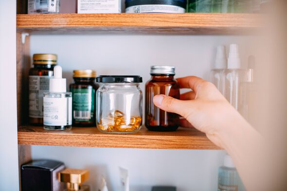 Доктор Безіл Браун був «ентузіастом здорового харчування», який вірив у силу вітамінів та натуральних дієт, але його одержимість здоровим способом життя призвела до трагічної та дивної смерті. Поділитися статтею Поділитися статтею Facebook X LinkedIn Reddit Bluesky Email Копіювати посилання Посилання скопійовано Додати в закладки Коментарі Британський вчений загинув, коли дивний експеримент з морквою пішов не так | INFBusiness