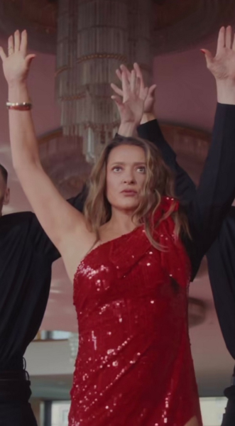 Знімали кліп у Національному палаці “Україна” (фото: скриншот відео) "Звучить знайомо": Мережа про нову пісню популярної виконавиці (знімки, ролик) | INFBusiness