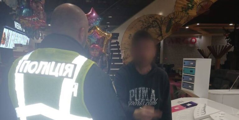 Вибух гранати невідомим у київському ТРЦ “Дрім Таун”, – повідомляють у соцмережах (оновлено)