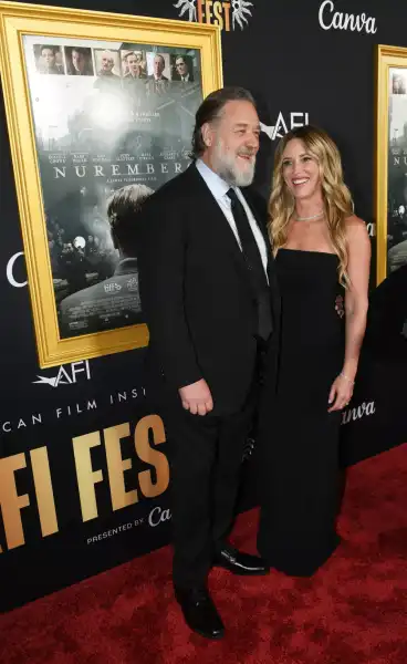 Рассел Кроу прокоментував різницю у віці зі своєю дівчиною | INFBusiness