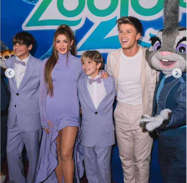 Шакіра та сини у схожих луках на показі мультфільму (фото) | INFBusiness