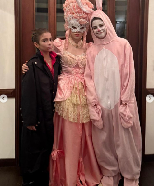 Завдяки опануванню таємниць оперативного відновлення після виступів, виконавиця Шакіра невпинно продовжує свою всесвітню гастроль. Неординарний Гелловін Шакіри: Святкування з дітьми в Колумбії. | INFBusiness