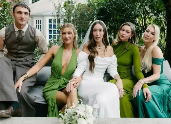 / Новини про зірок Тейлор Свіфт і Джіджі Хадід вирушили на вечірку в нарядах у дусі "Пліткарки" | INFBusiness