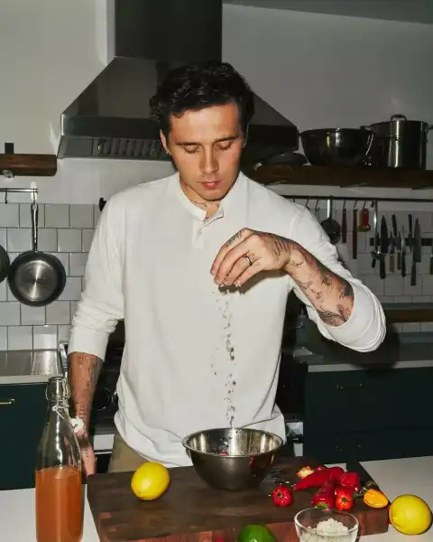 / Зіркові пари Нікола Пельтц зробила важливу заяву про особисте життя з Брукліном Бекхемом | INFBusiness