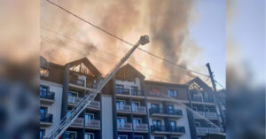 Велика пожежа в Буковелі: палає популярний готель, евакуювали багато людей (відео) | INFBusiness