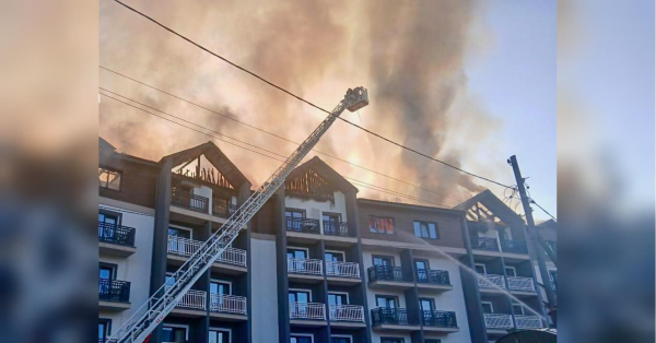 Велика пожежа в Буковелі: палає популярний готель, евакуювали багато людей (відео)