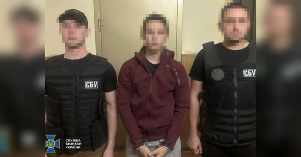 Встановлював «відеопастки» на «Укрзалізниці»: арештовано зрадника, який стежив за потягами Збройних Сил України