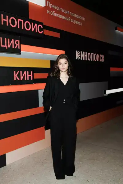 / Світська хроніка Nansi & Sidorov, Іван Добронравов з дружиною та інші на презентації оновленого Кінопошуку | INFBusiness