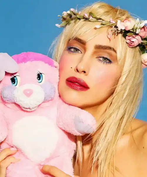 Зірковий Хелловін: напівоголена Ірина Шейк, жінка-кішка Періс Хілтон та Маколей Калкін у костюмі унітазу | INFBusiness