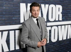 Джеремі Реннер відповів на звинувачення колишньої дівчини: "Вона сама переслідувала мене" | INFBusiness