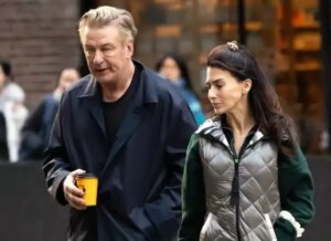 Папараці: Алек та Хіларія Болдуїни вибралися з дому за кавою | INFBusiness