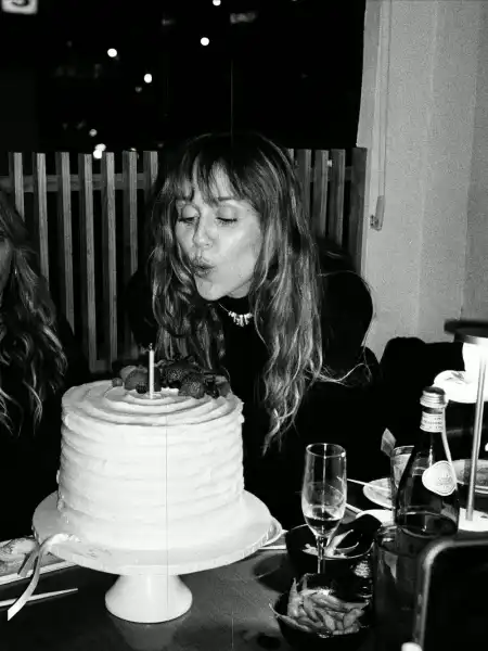 Майлі Сайрус по-сімейному відзначила 33-річчя | INFBusiness