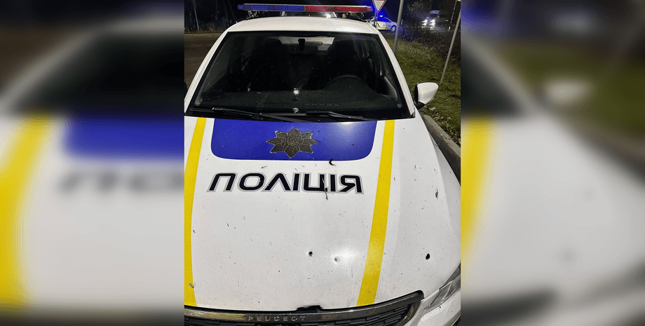 Чоловік на Львівщині підірвав гранату під час спілкування з правоохоронцями біля автівки | Фото: Національна поліція На Львівщині прогримів вибух: шофер підірвав гранату після зупинки поліцією за порушення правил дорожнього руху (фото) | INFBusiness