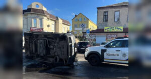 Підрив мобілізації: в Одесі громадяни атакували військкомат, використали газ та палиці (відеозапис) | INFBusiness
