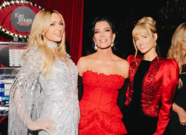 / Новини про зірок Брітні Спірс повеселилася на піжамній вечірці із сестрами Кардаш'ян | INFBusiness