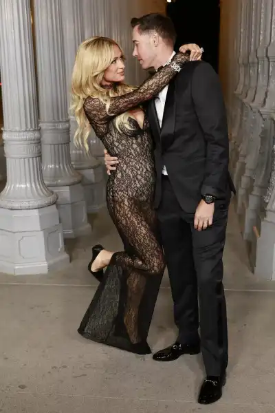 / Світська хроніка Сальма Хайєк, Періс Хілтон, Демі Мур в прозорому на LACMA Art+Film Gala 2025 | INFBusiness